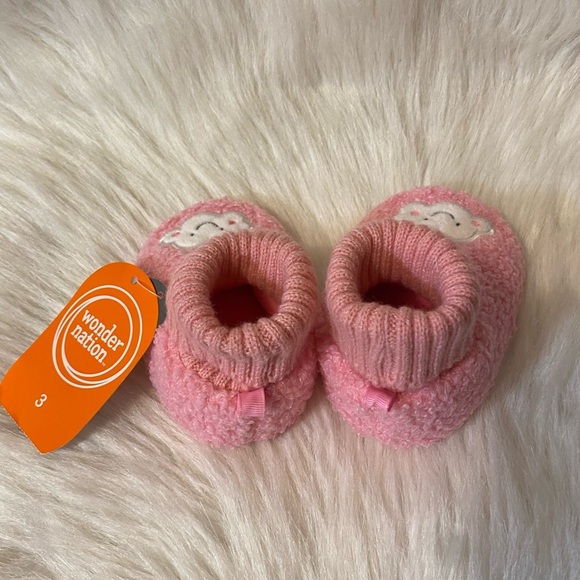 Wonder Nation Slippers Girls Size 3 Pink Fuzzy Rainbow Bootie Shoes NEW - Picture 4 of 5